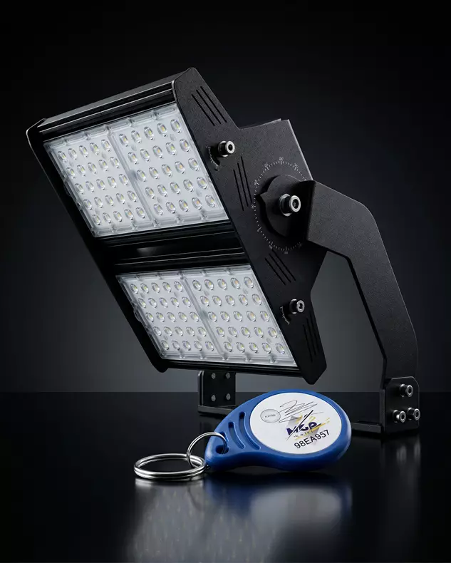 Projecteur LED MGP Matic avec badge de contrôle d'accès, présentation produit
