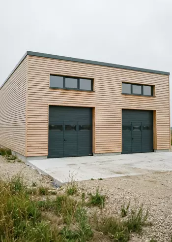 Bâtiment municipal en bardage bois équipé du contrôle d'accès MGP Matic